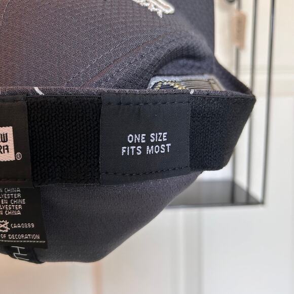 MLB Boston Redsox 2018 World Series Champs New Era Locker Room Hat - Picture 11 of 13